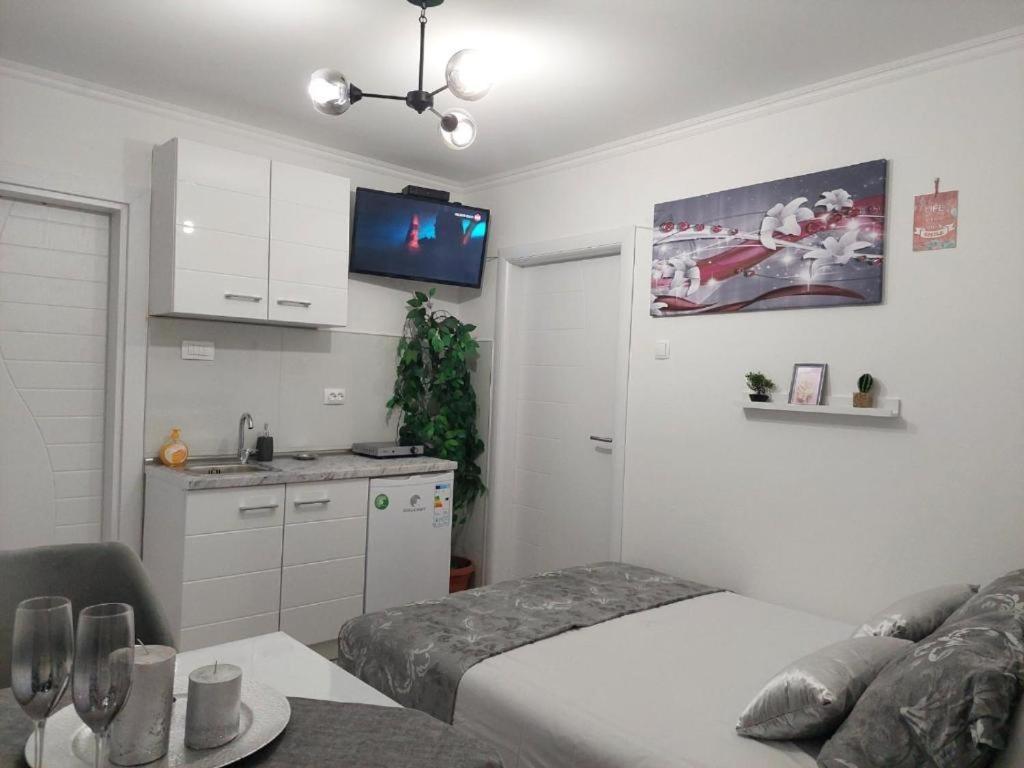 City Lux Square Apartment سكوبجي المظهر الخارجي الصورة